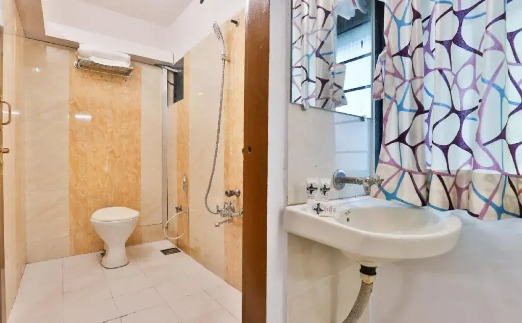 Hotel Day Night Stay By OYO Rooms