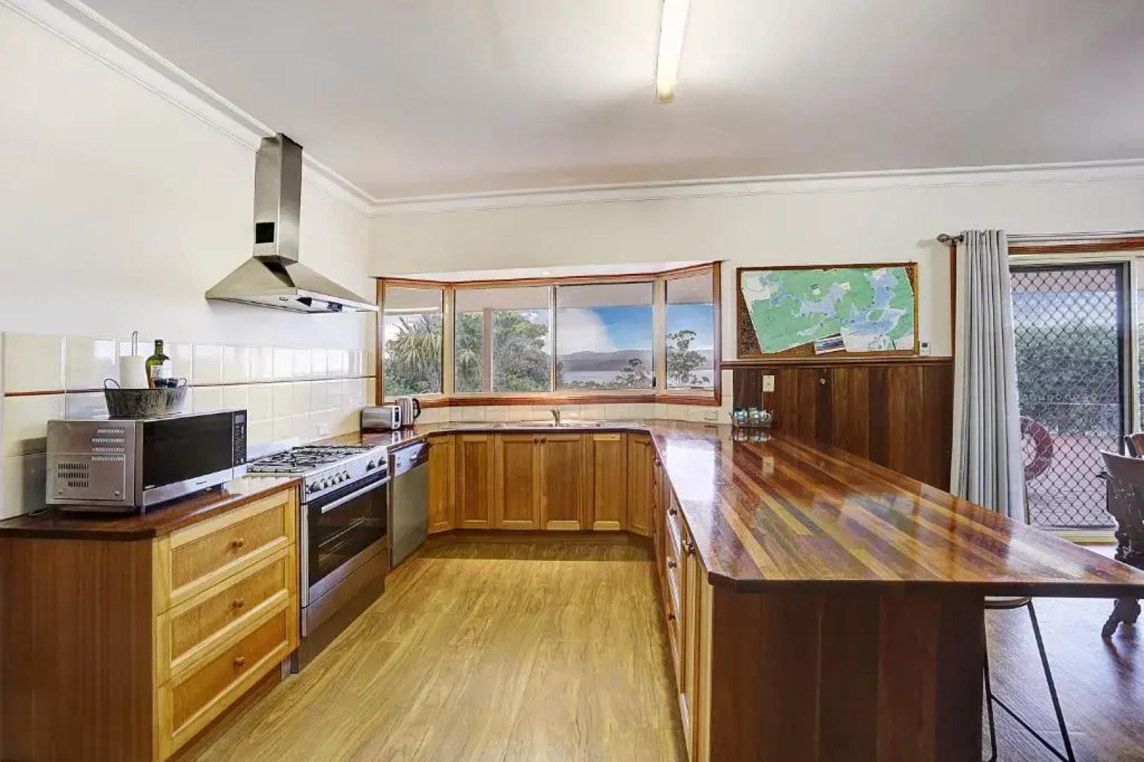 Farm Stay & Iconic Water Views - 32 Zachary Drive