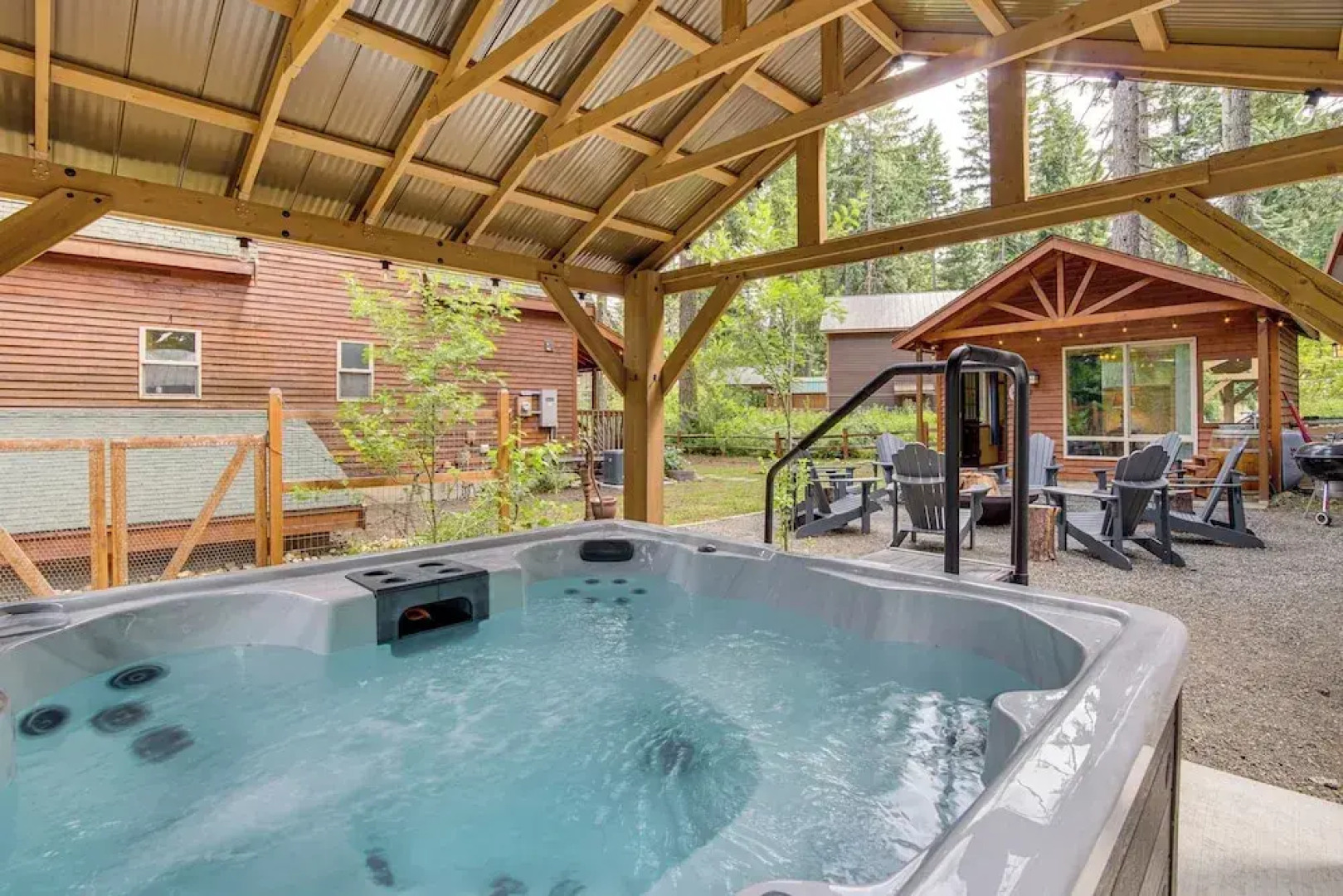 Cle Elum Cabin w/ Hot Tub, 4 Grills & Game Room!