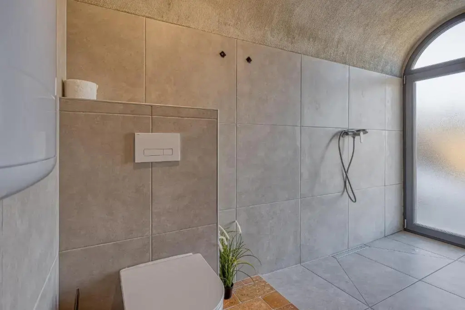 House On The Hill Wellness Chalet