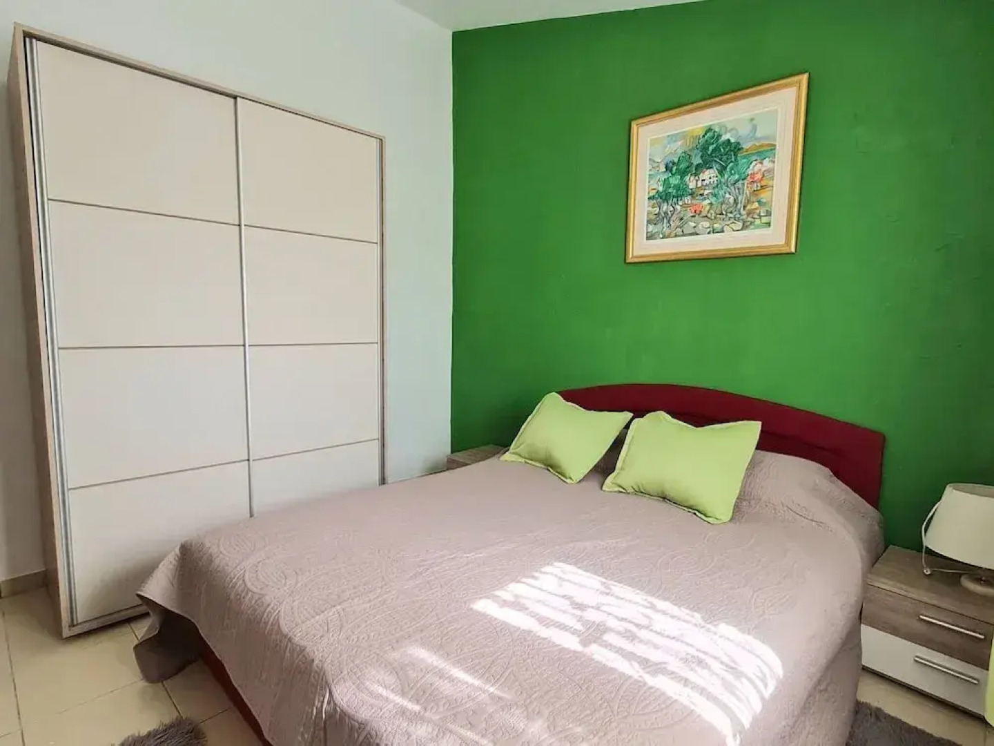 Home With Swimming Pool & Outdoor Kitchen