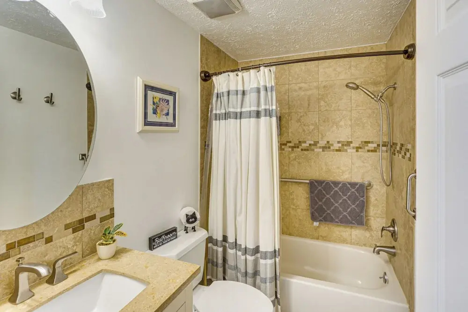 5 Mi to Harpers Ferry Nhp: Quiet Home w/ Deck