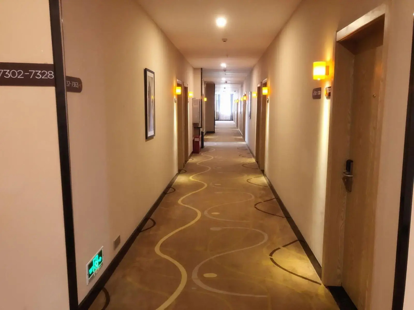 7 Days Premium·Qianjiang Railway Station Longxiacheng