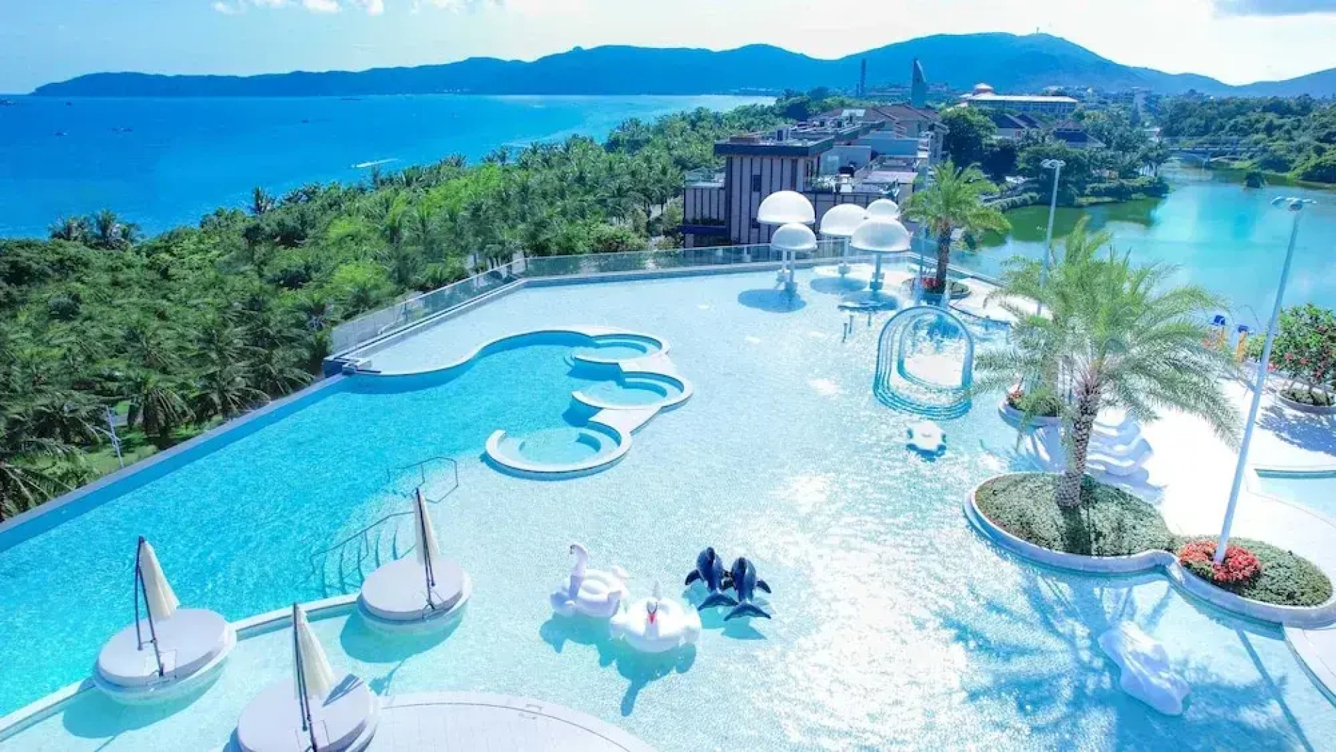 HUALUXE Sanya Yalong Bay Resort by IHG
