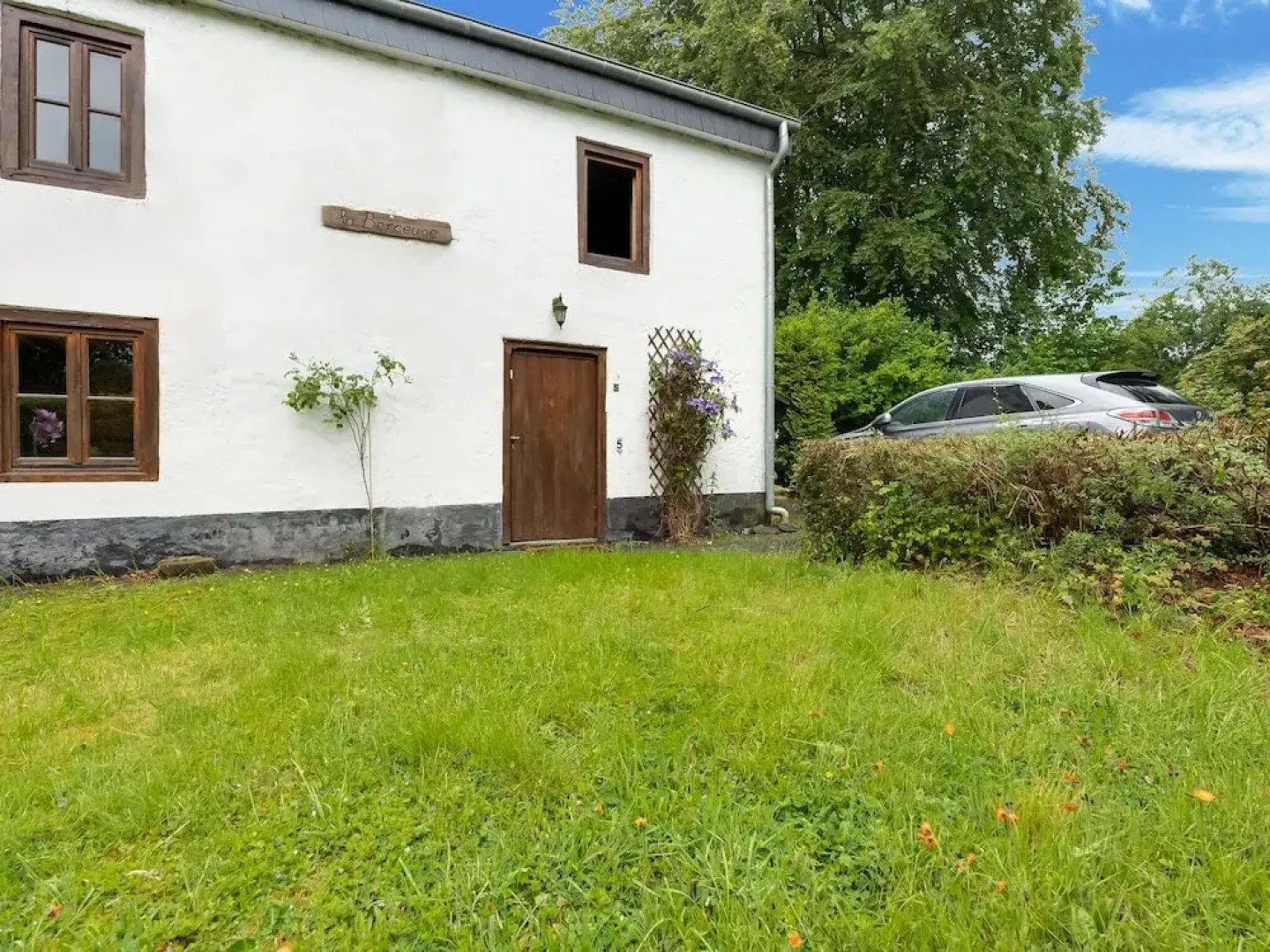 Detached Holiday Home with Sauna & Open Fire near Houffalize