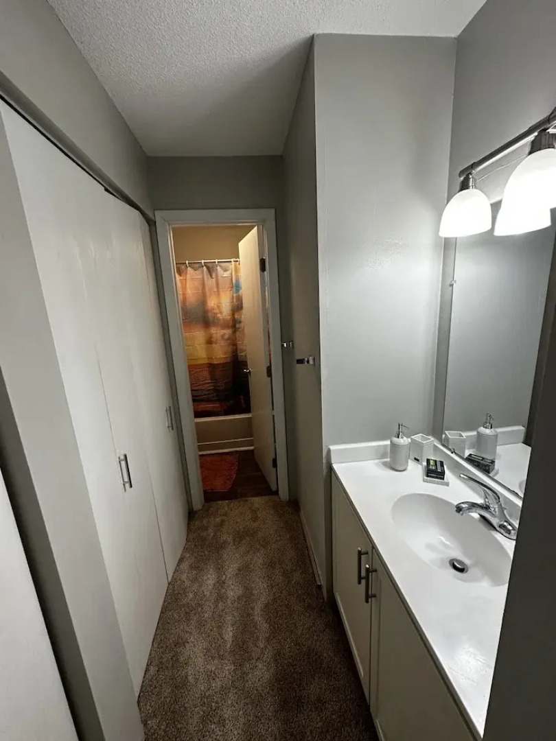 2 BR con patio por el centro comercial