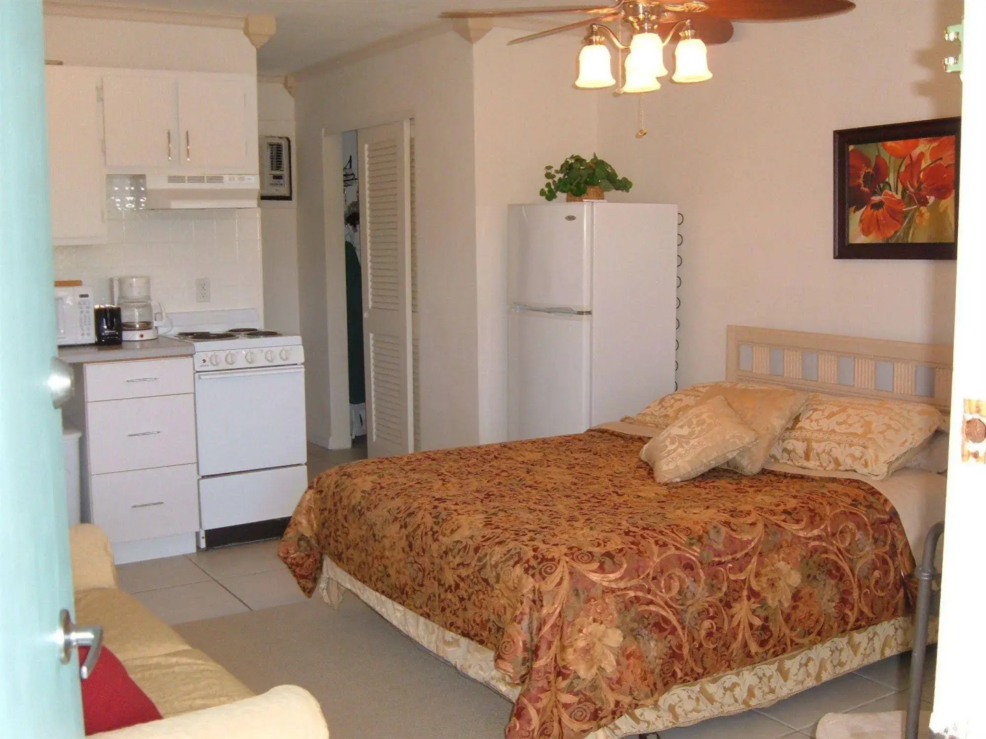 Hideaway Waterfront Resort