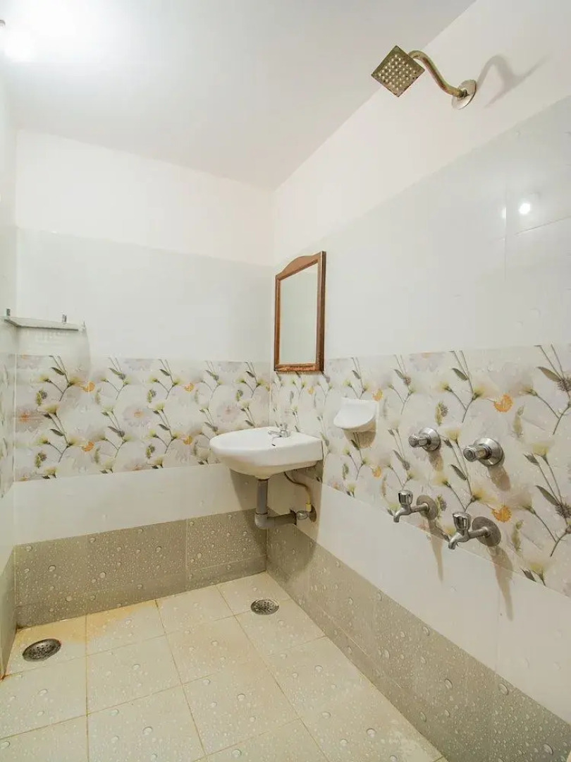 OYO 15936 Hotel Gnr Residency