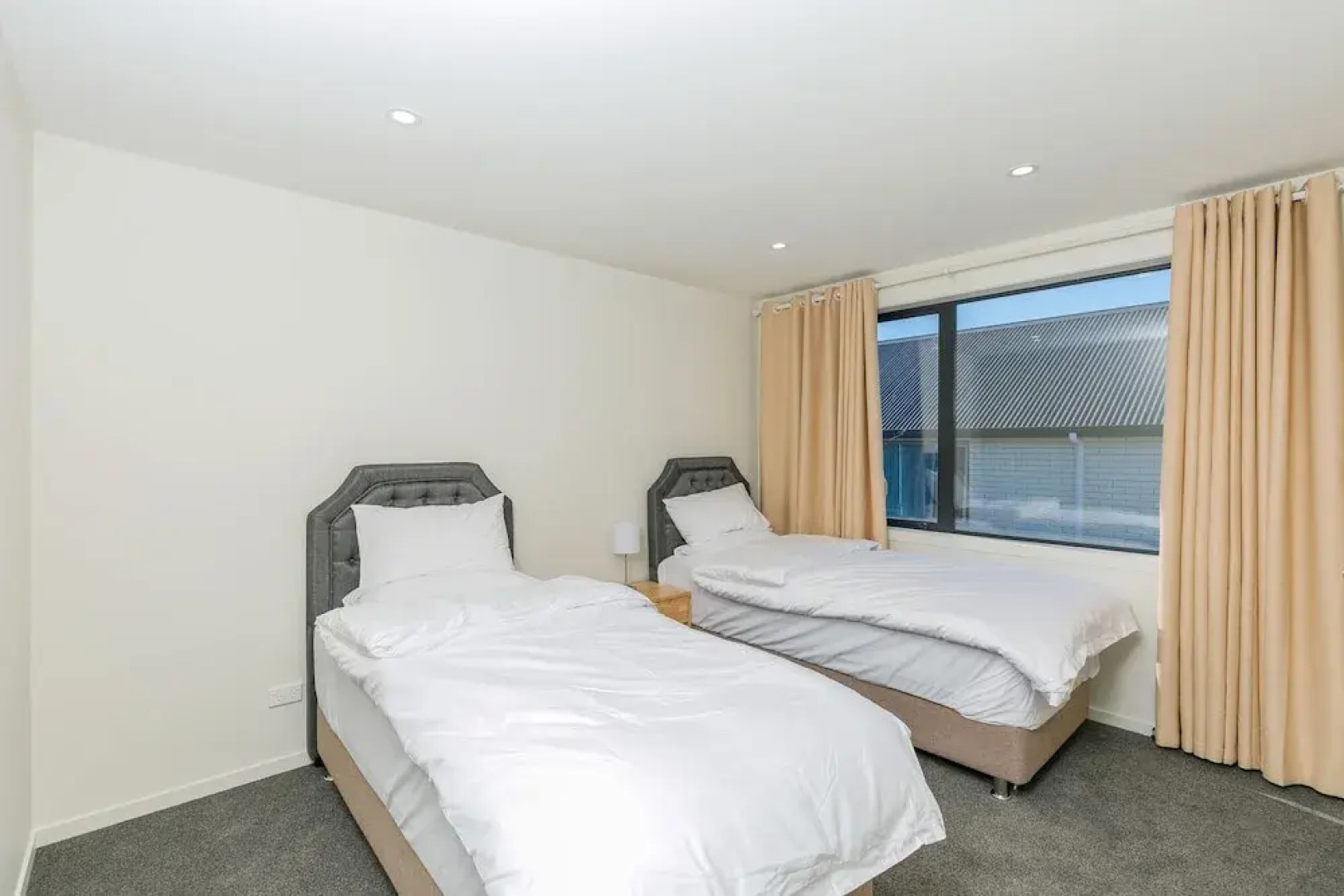 Hero Holiday House L12