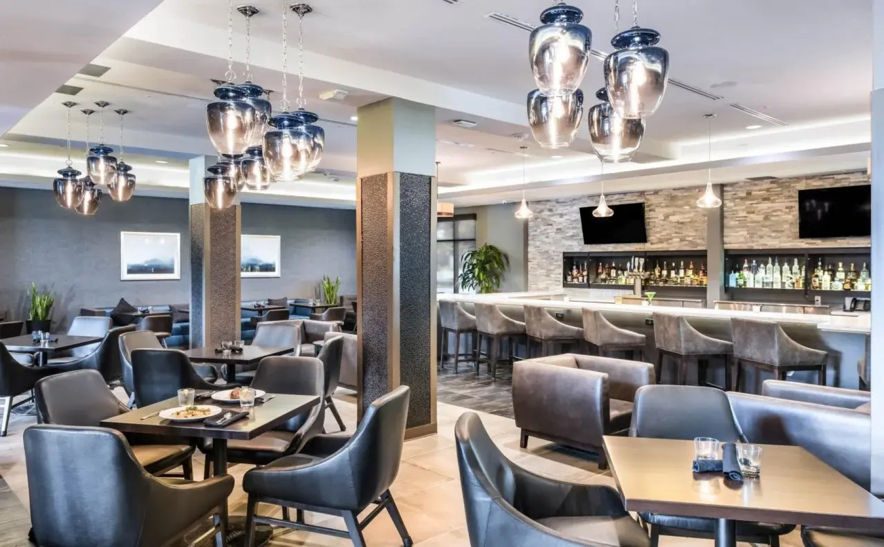 Holiday Inn & Suites Silicon Valley - Milpitas by IHG