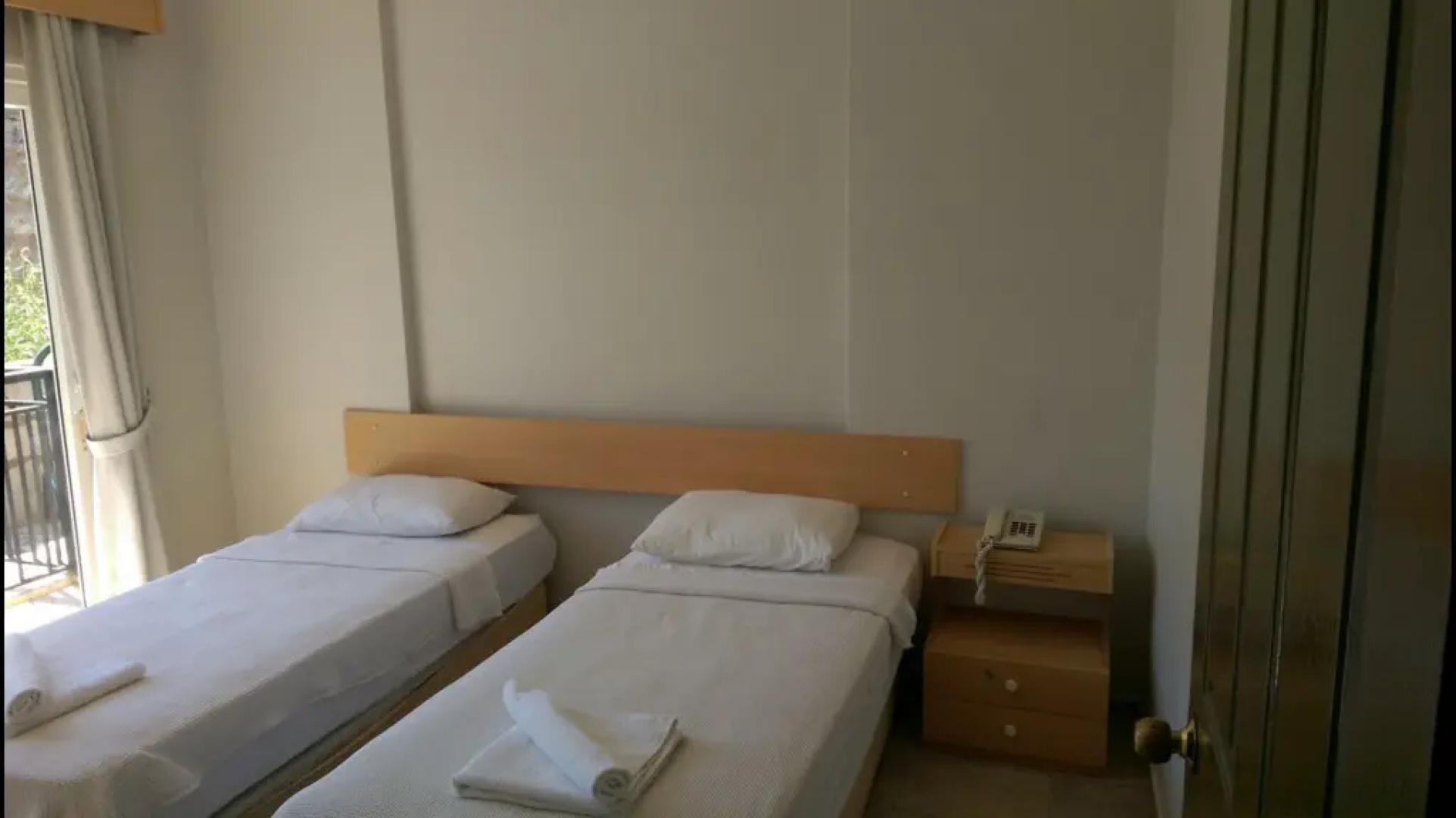 Es Apartments