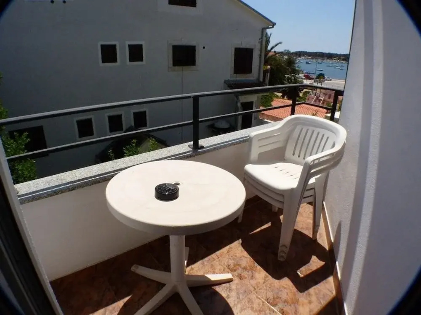 Hotel Hilde Yellow House