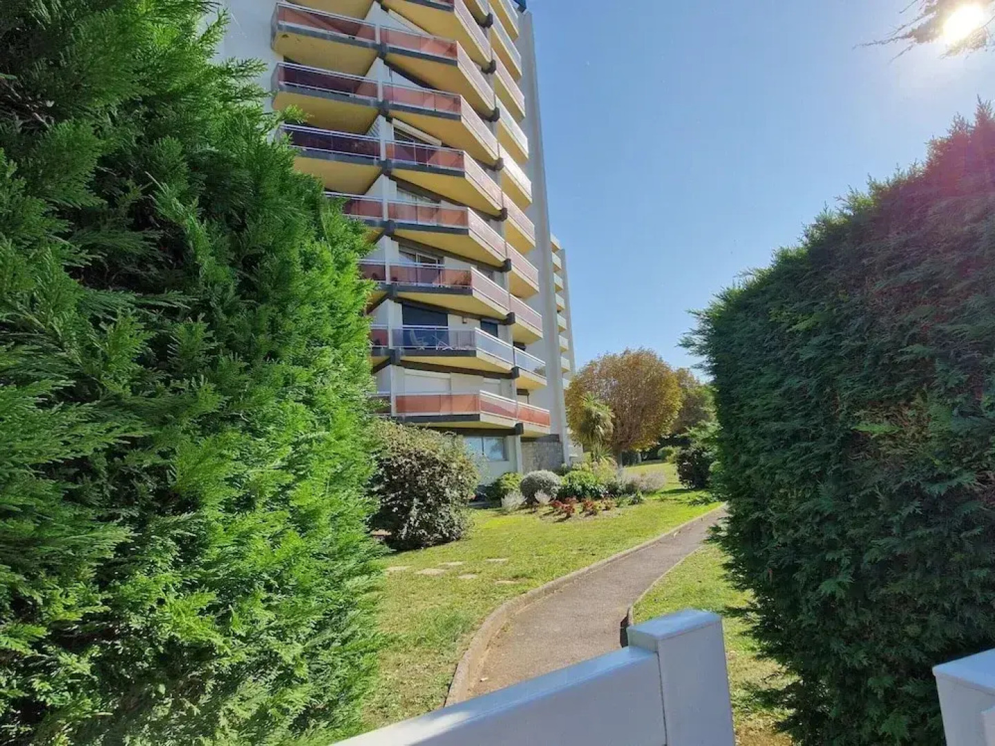 Apartment With sea View Near Beach