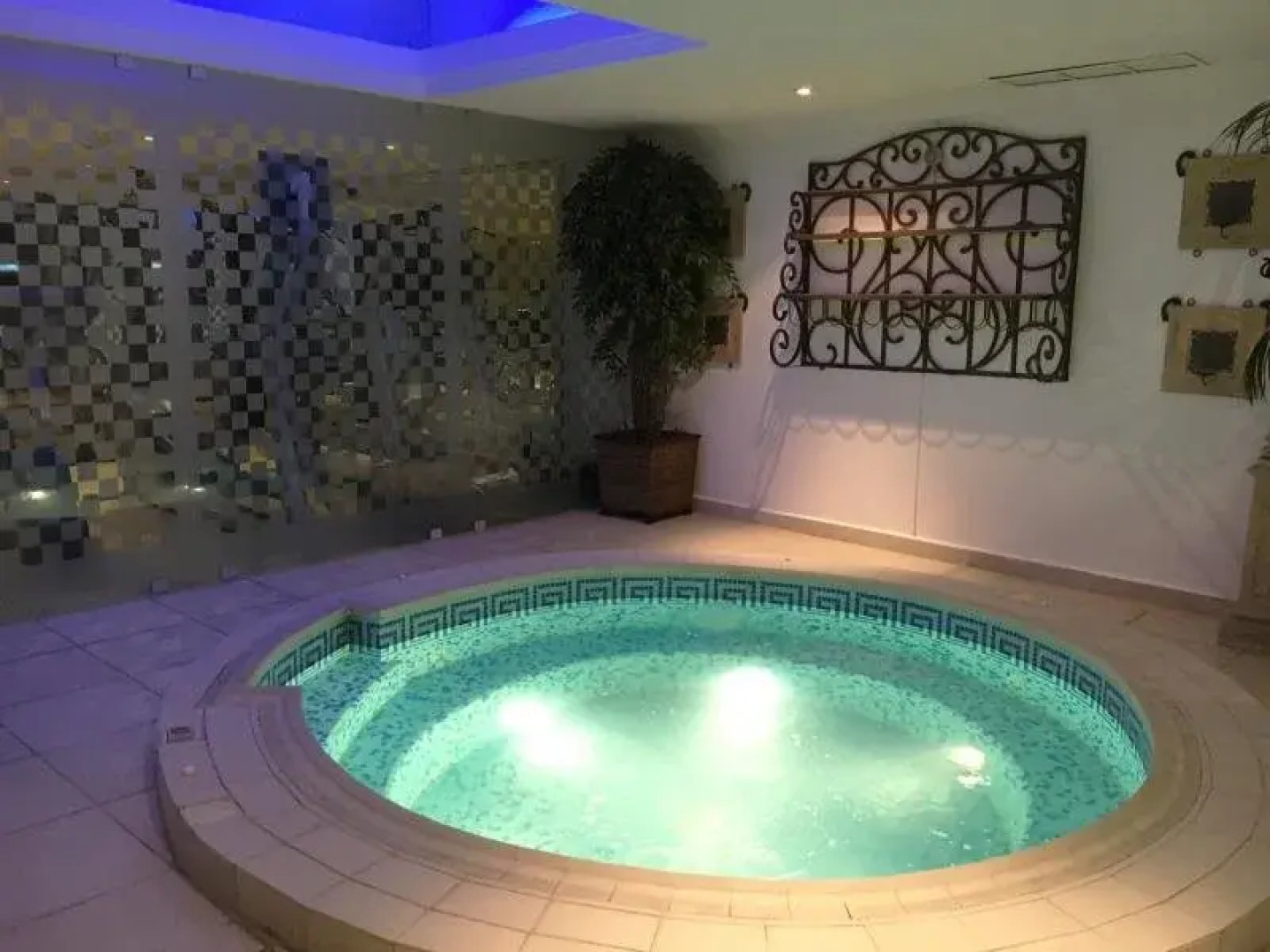 Mirage Suites Hotel - Family Only