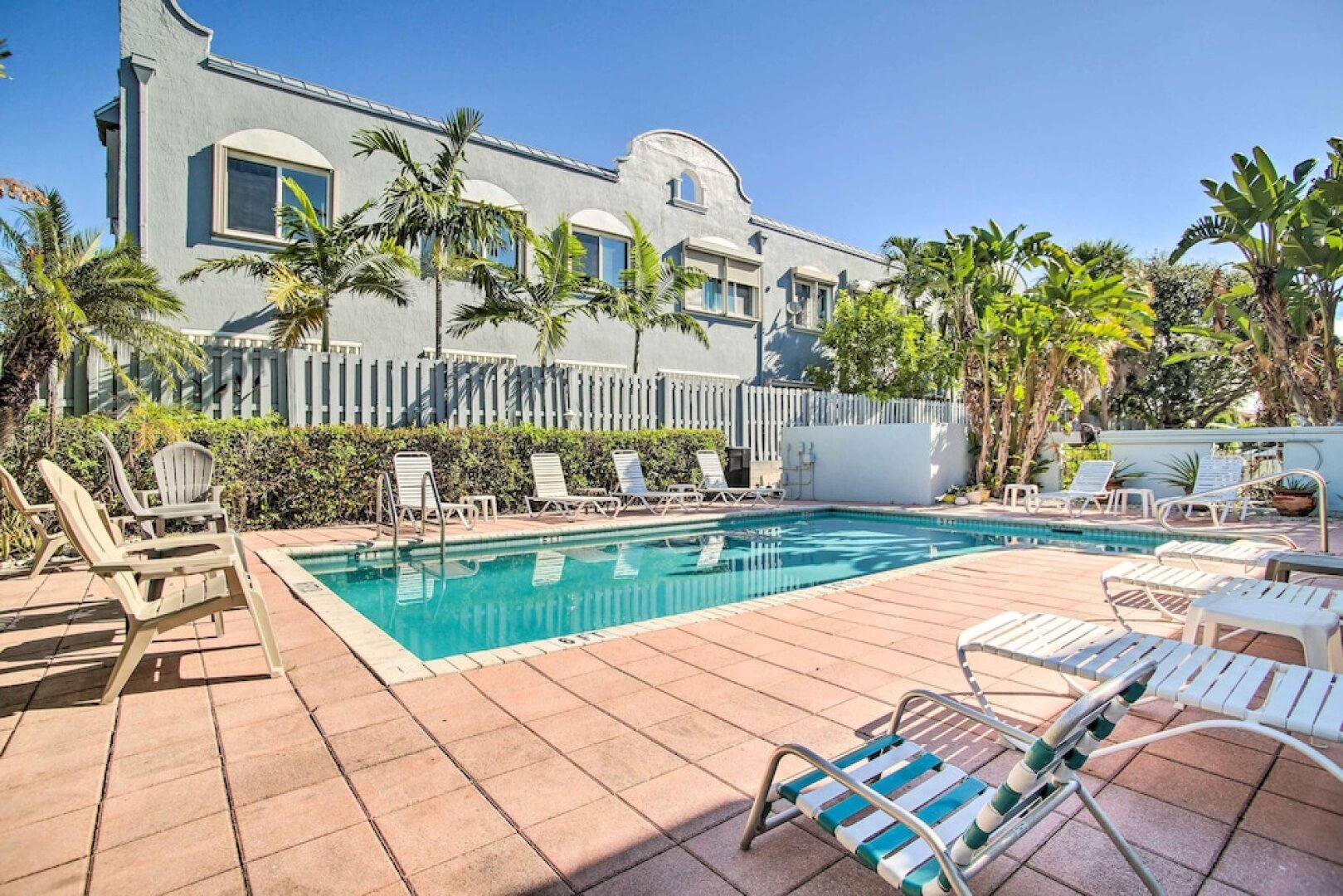 Idyllic Apt w/ Pool Access - Walk to Beach!