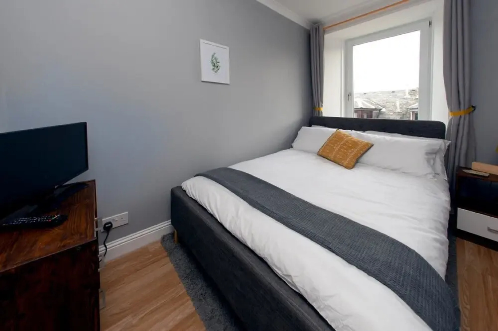 1 Bedroom Flat near Ocean in Center of Largs