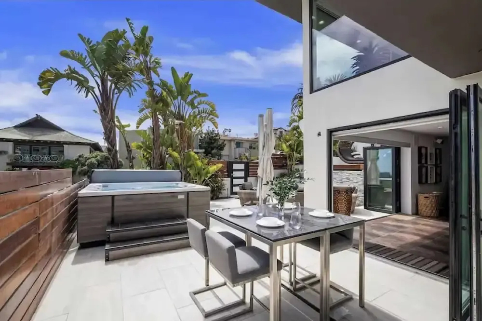 Steps to Beach+shops, Oceanview, Hot Tub+firepit Moonlight Modern by Avantstay