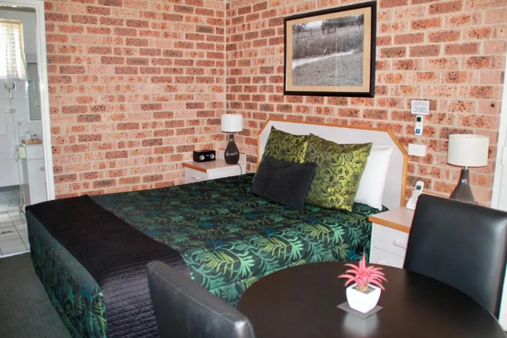 Town & Country Motor Inn