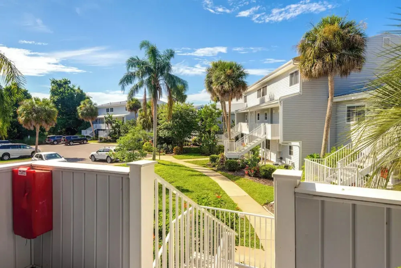 Pool Access & Lanai: Riverfront Welaka Condo!