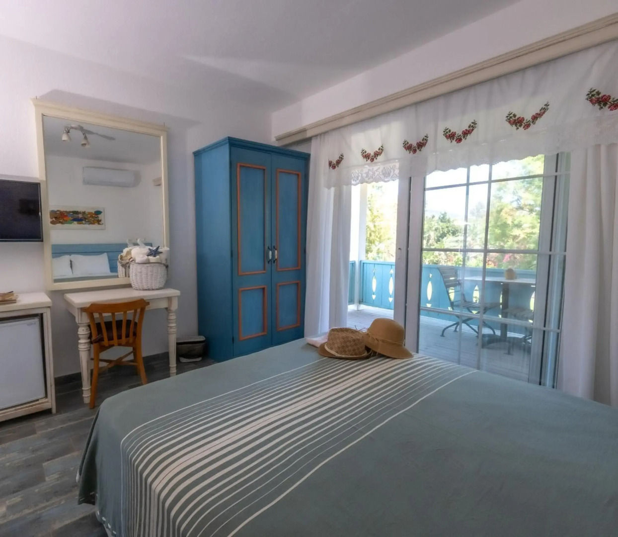 Kefi Beach and Suites