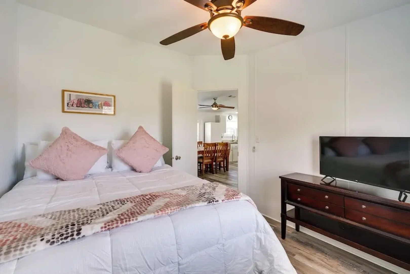 Sunny Fort Myers Home w/ Screened-in Porch & Grill