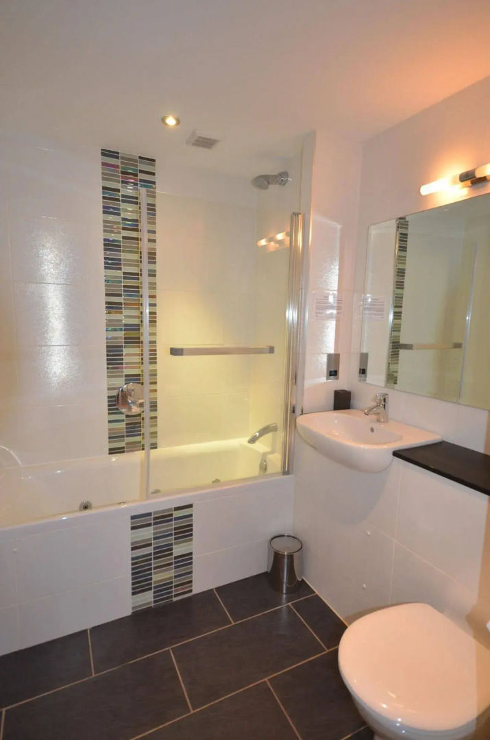 Southview Guest House & Indoor Pool