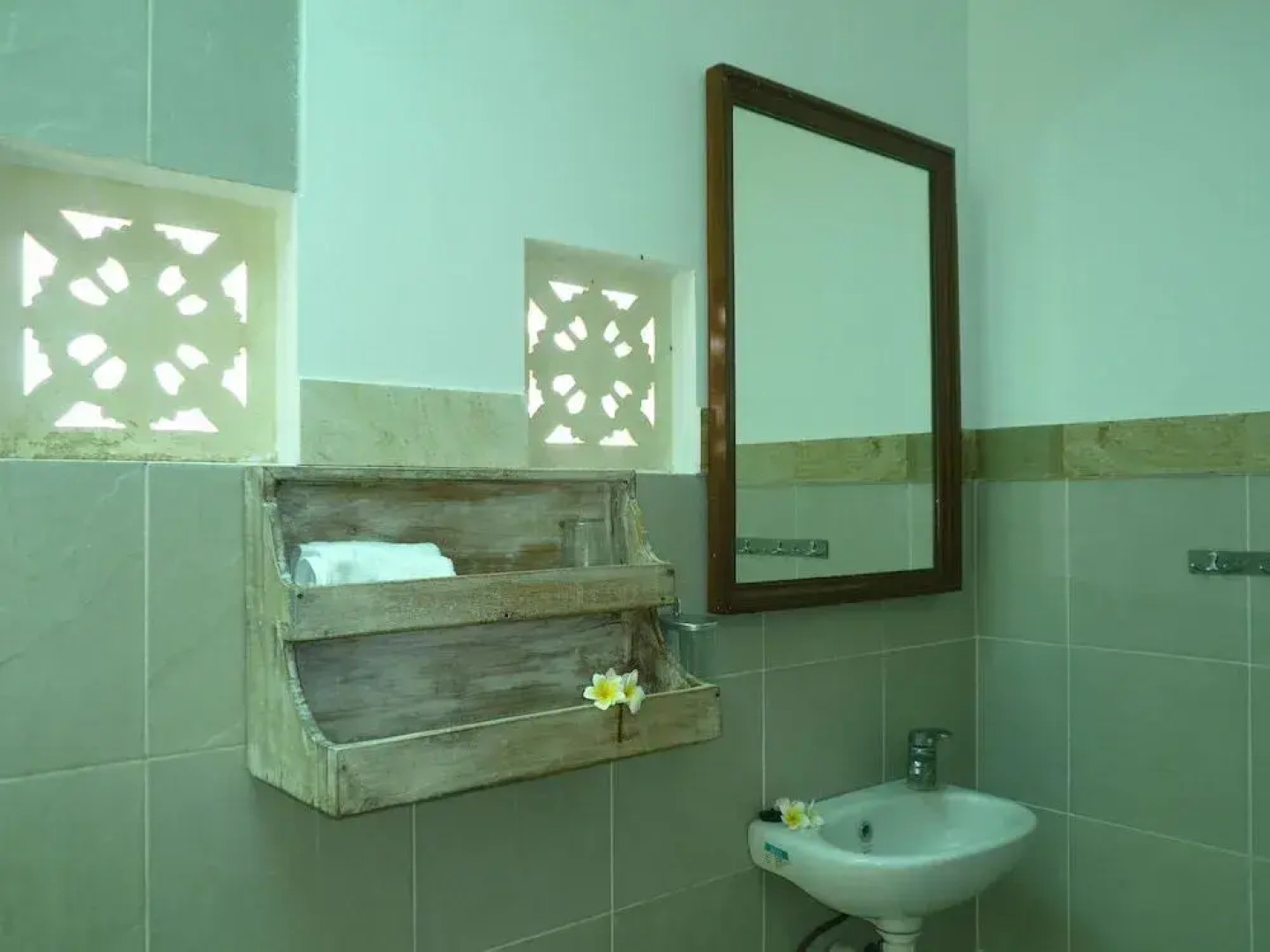 Lucky Paradise Bungalows on The Beach