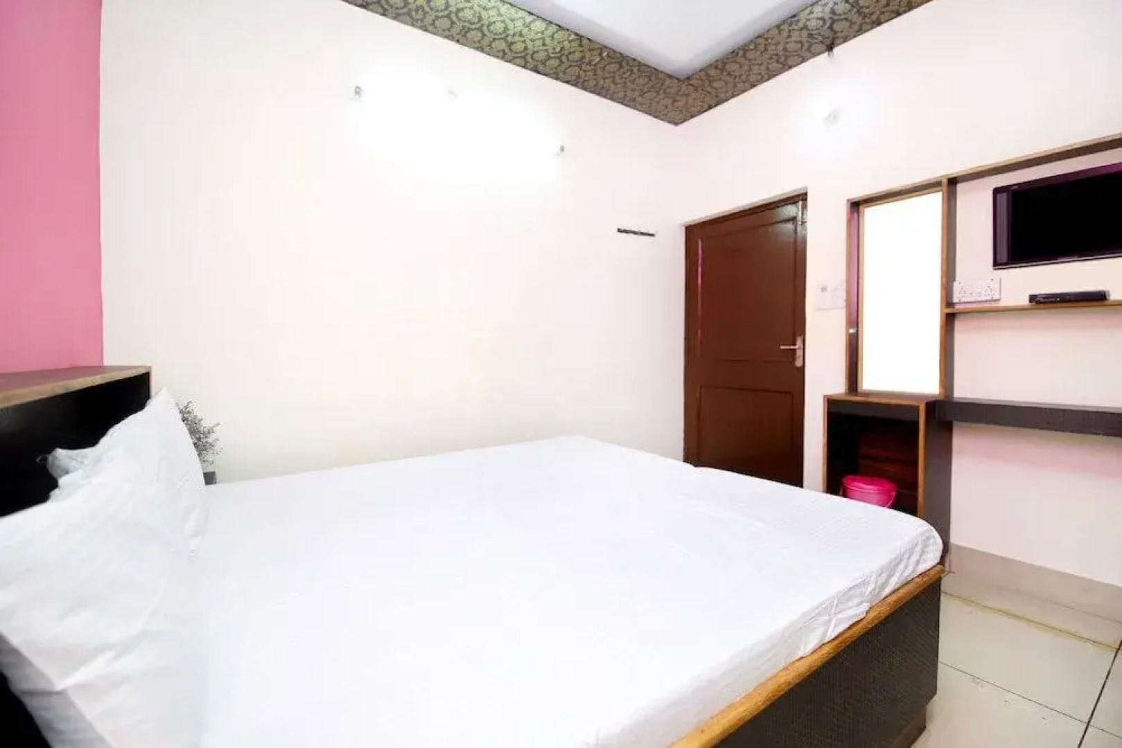 Spot On 42785 Mr Shawarma Family Restaurant And Hotel