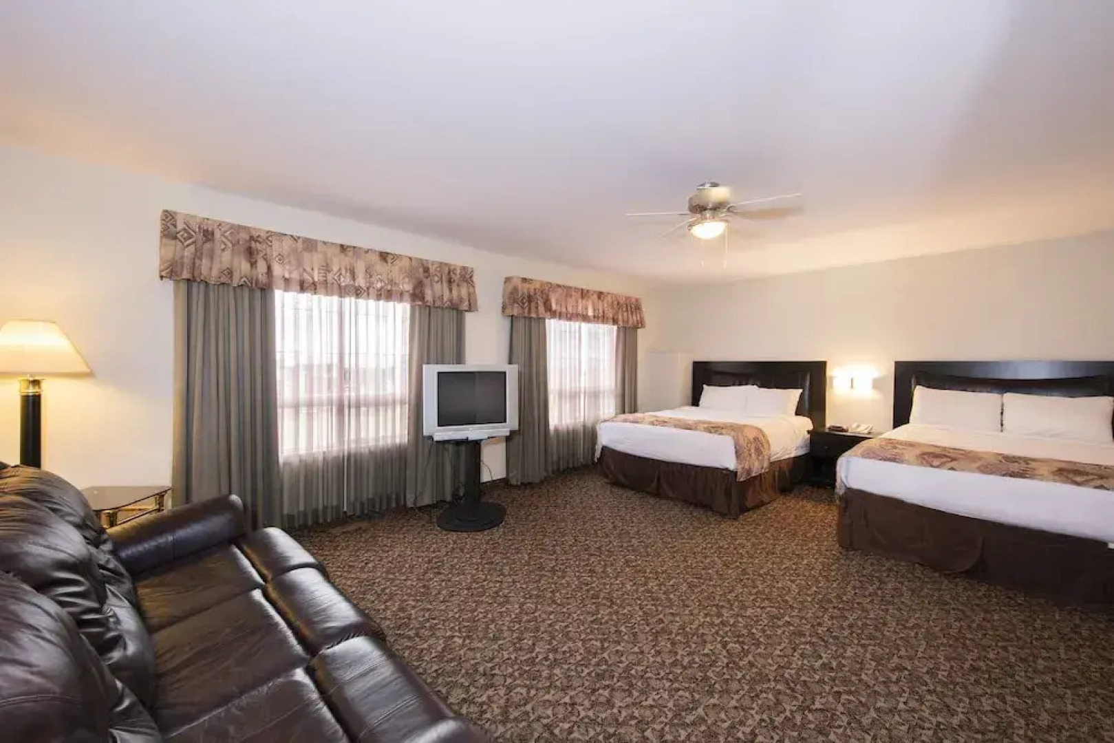 Dunvegan Inn and Suites