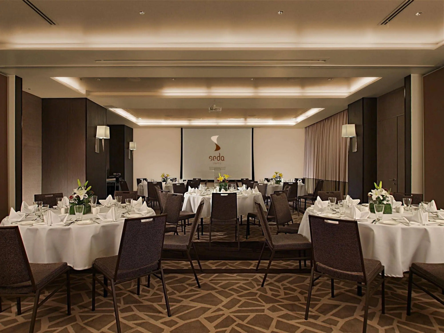 Seda Centrio - Newly Renovated