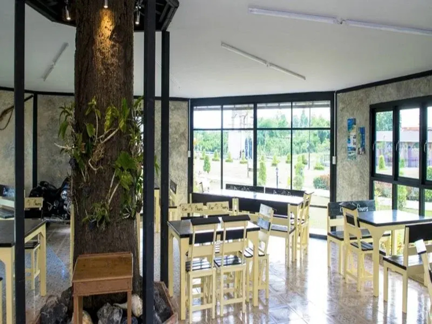 River & Flowers Resort