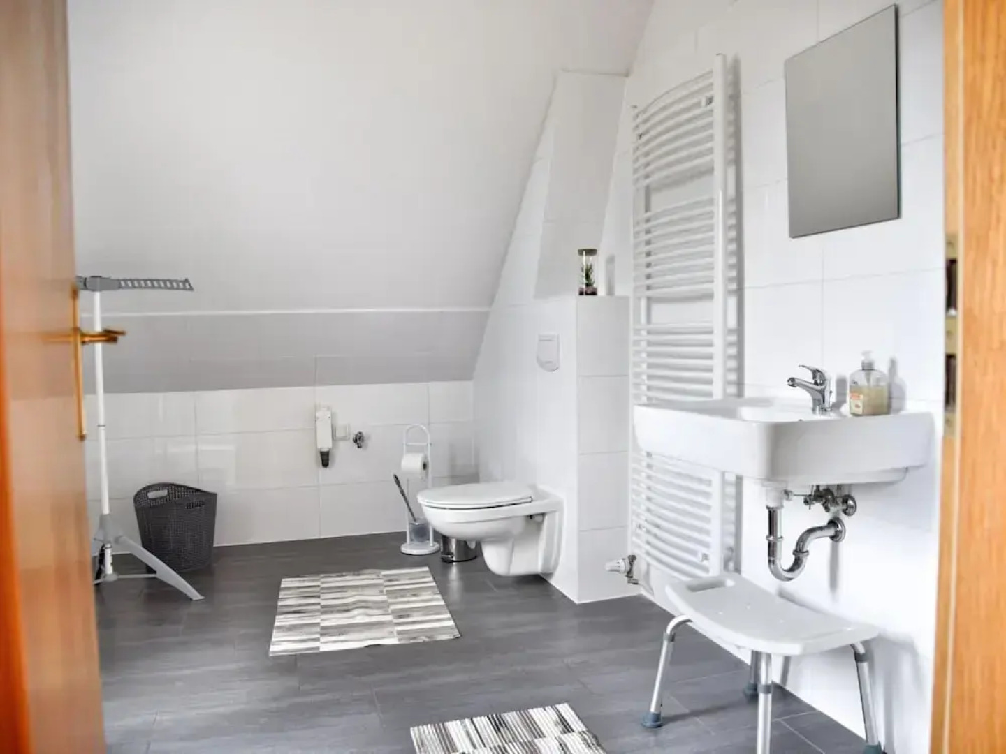 Ground-floor Apartment With Terrace and Large Garden With Lounge Area and Grill