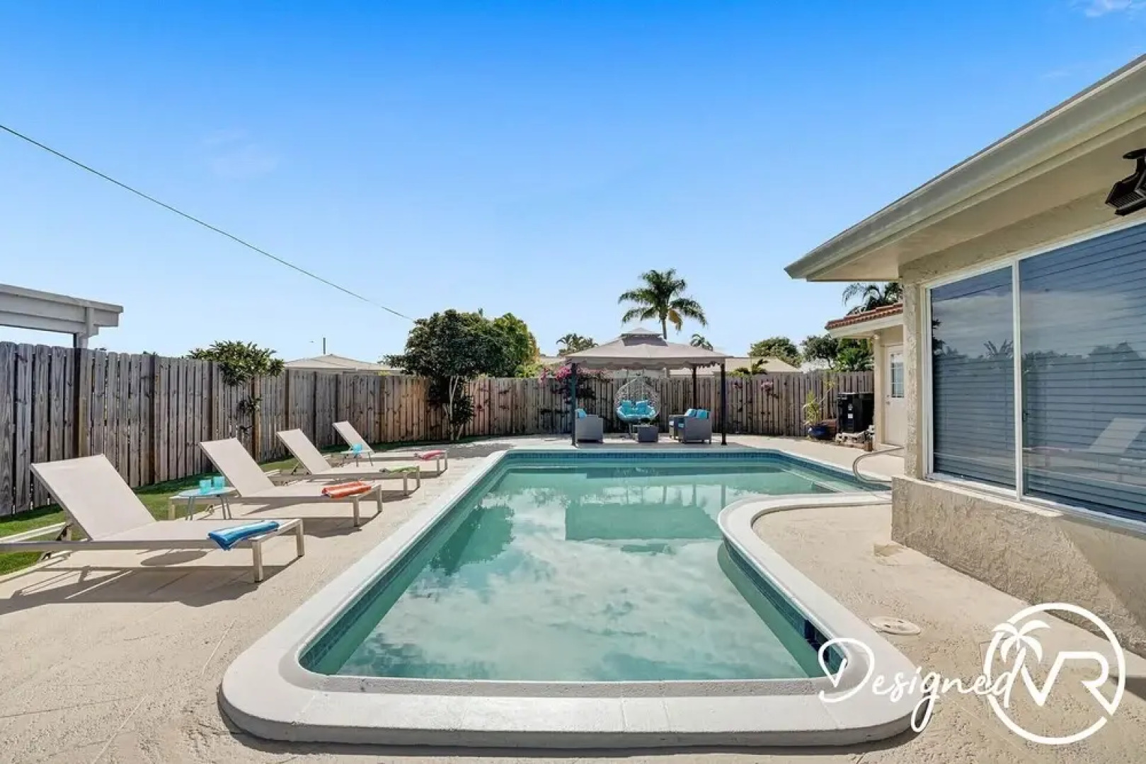 Chic 3BR w heated pool 1 mile to Beach