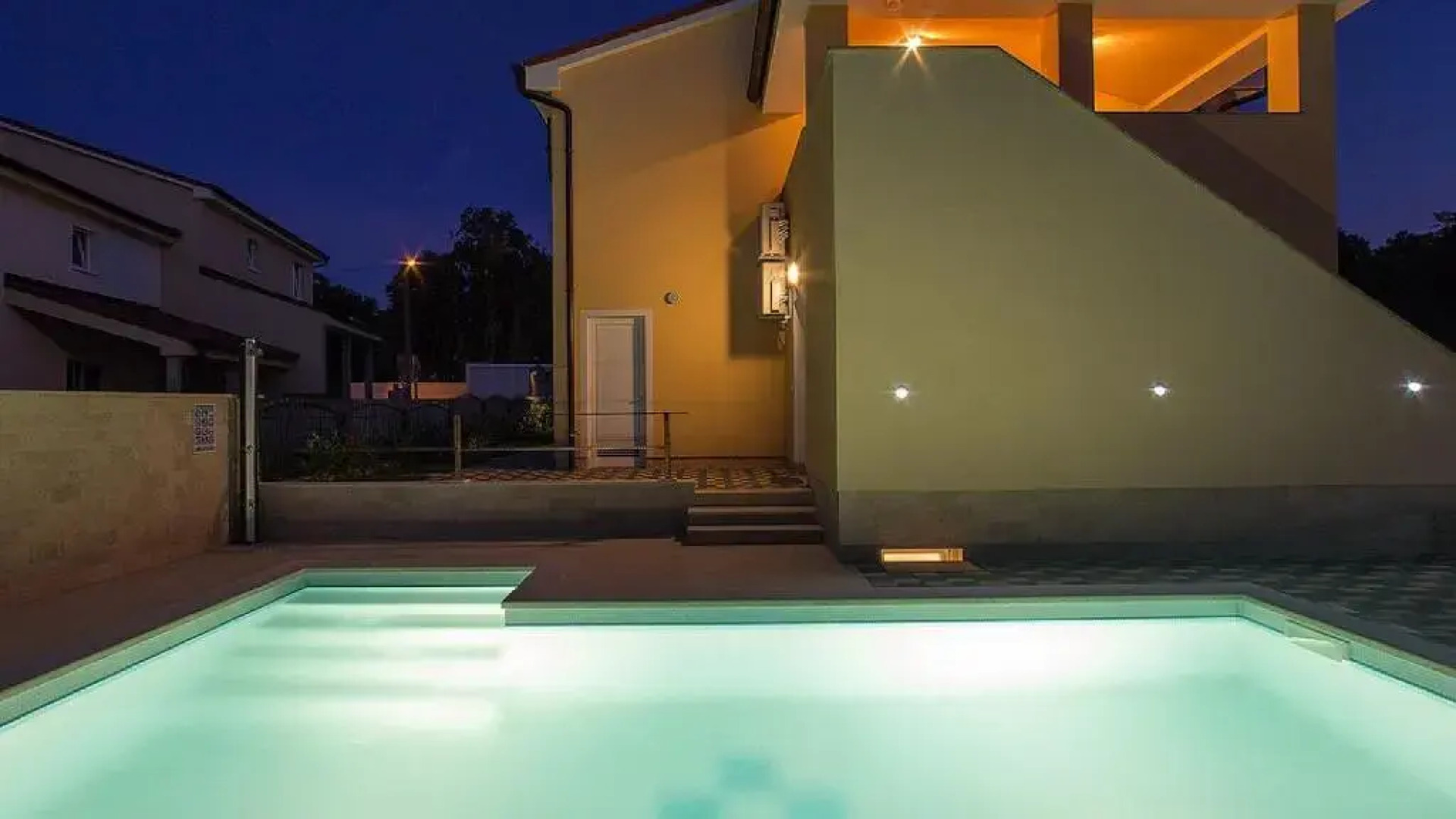 Luxury Vila compelx Aurora-Mar with 2 pools and 8 bedrooms, 200m from the beach