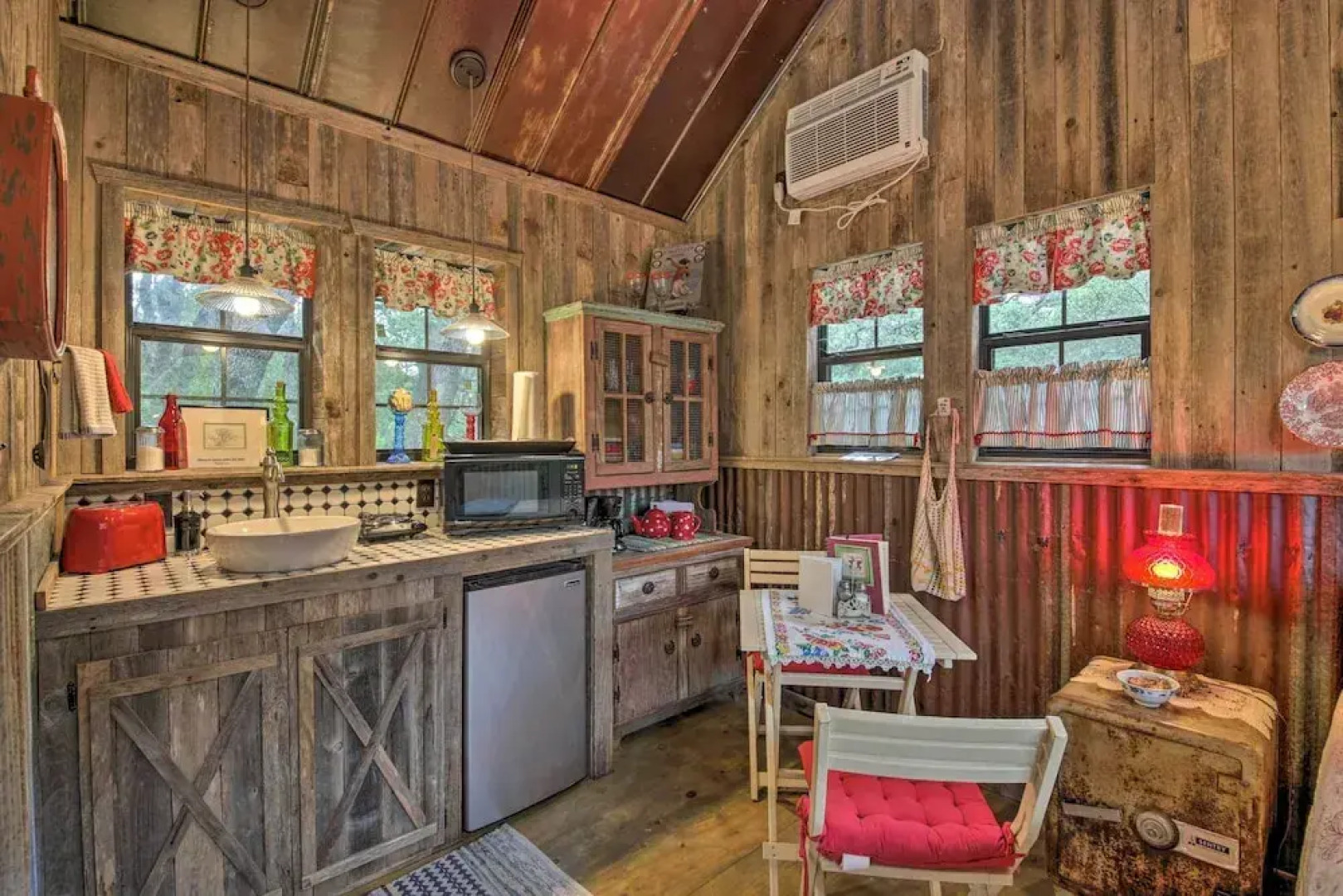 Snuggle Inn Wimberley Cabin w/ Fire Pit + Deck