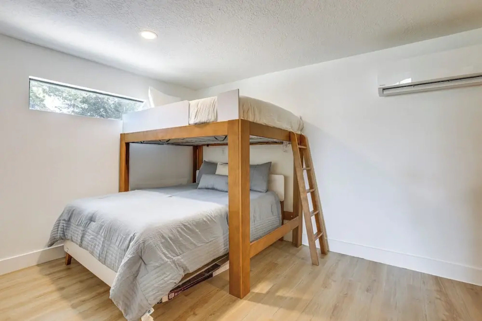 Willis Waterfront Home w/ Deck on Lake Conroe!