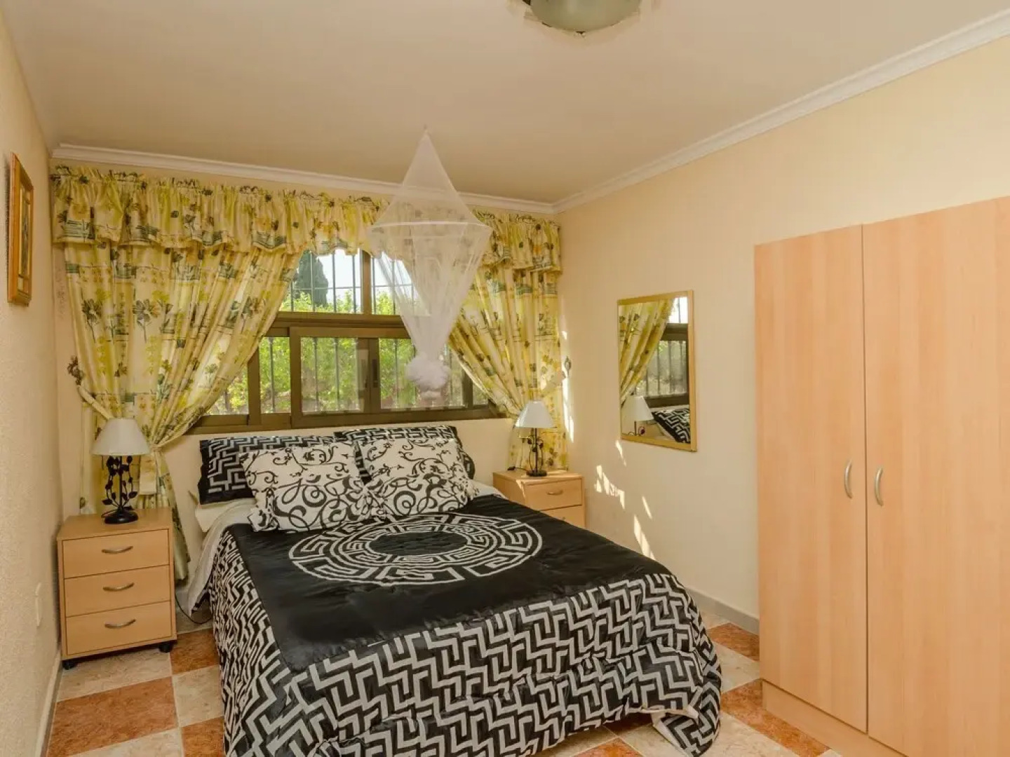 Detached Villa Private Pool, Large Terrace, Luxury Outside Kitchen Sleeping & Sitting Tower