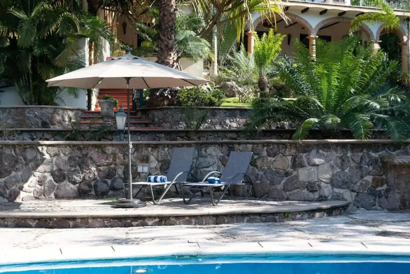 3 Bedroom Spacious Villa with Pool & Lake view