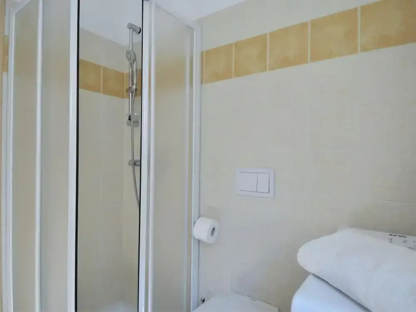 Apartment by Lake Como With Scenic Views