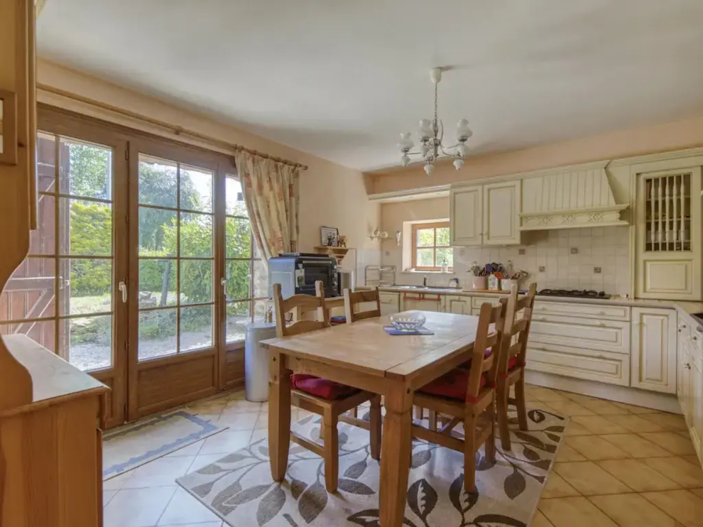 Characteristic holiday villa in Berigny with enclosed garden