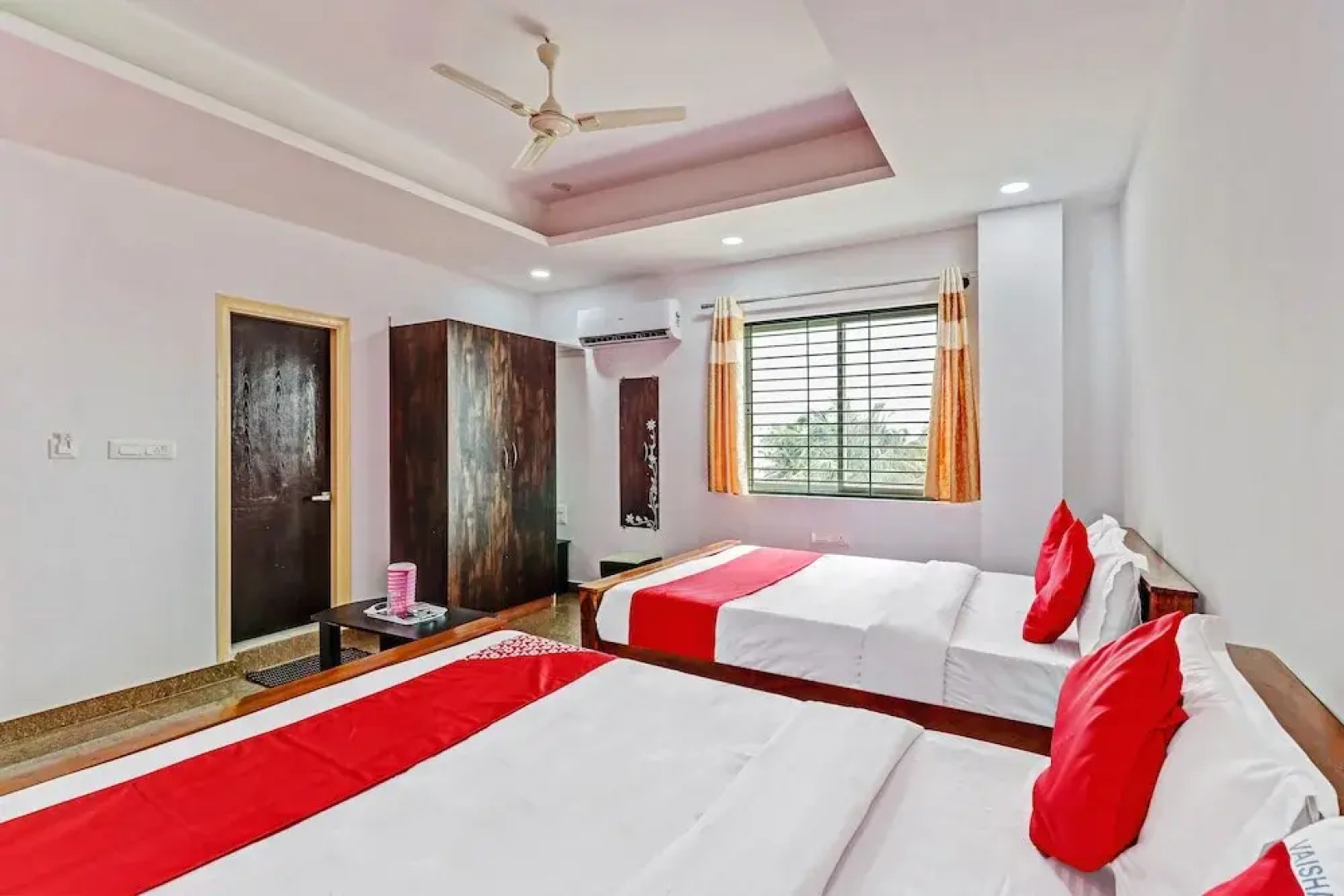 Oyo 48950 Vaishali Residency