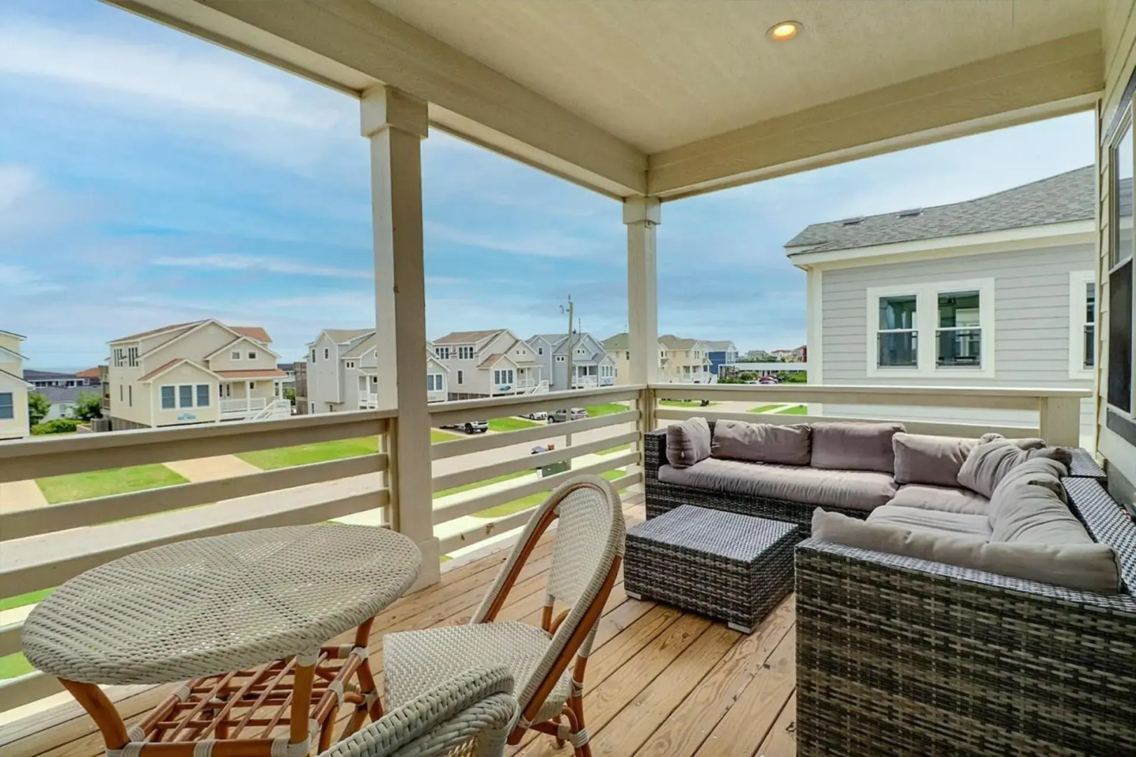 4059 - Bikinis & Martinis