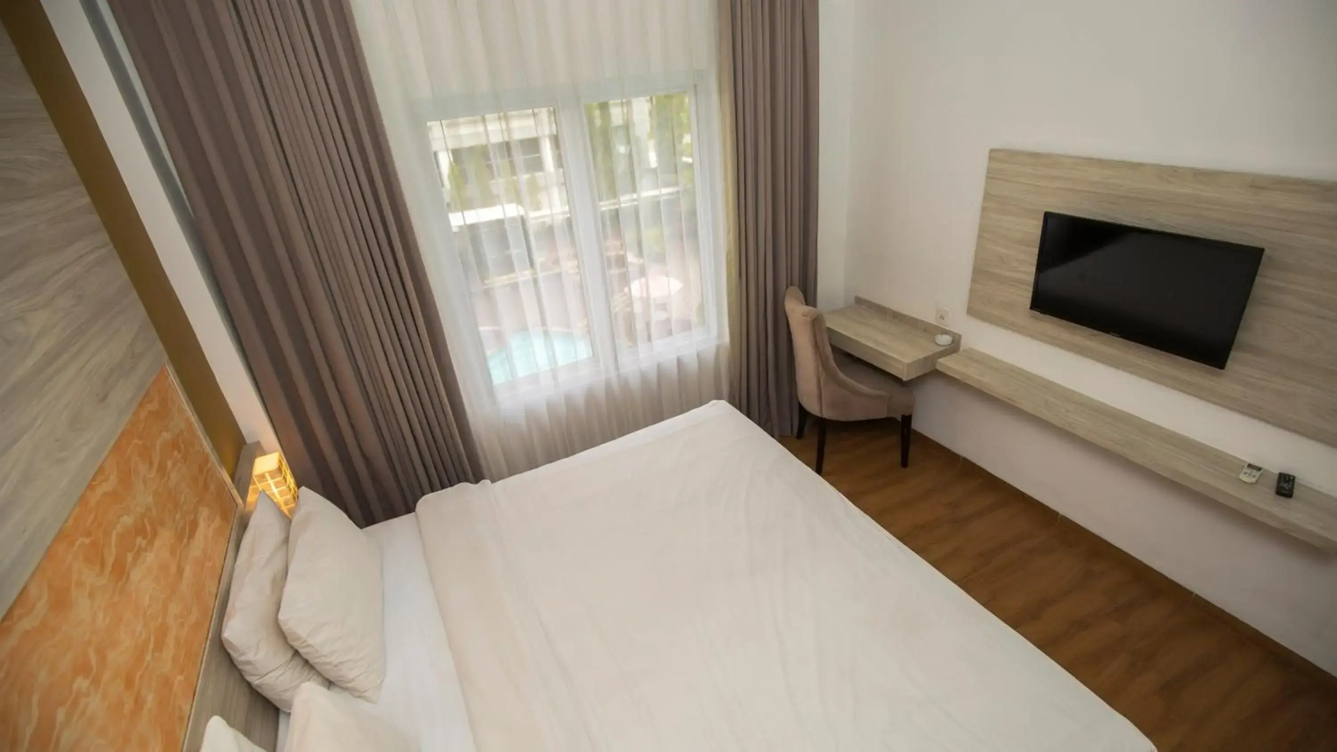 Front One Akshaya Hotel Karawang