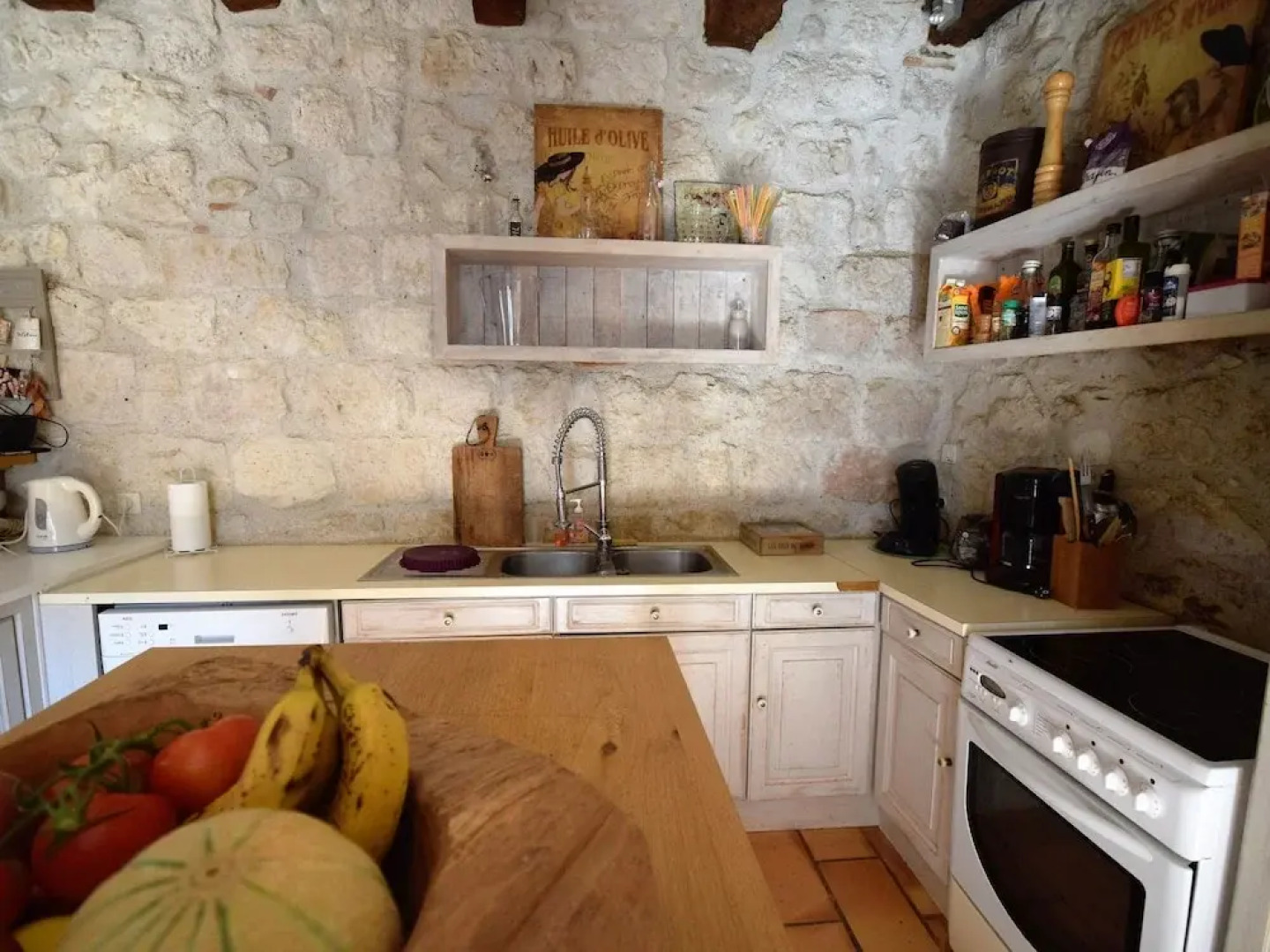Authentic Castle in Bon-Encontre with Open Kitchen
