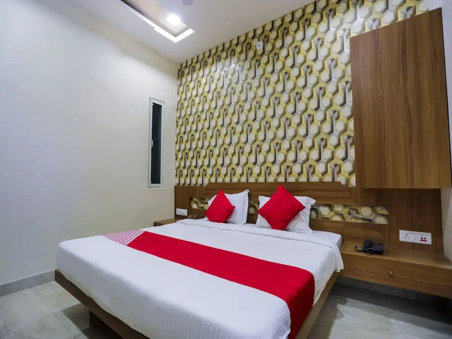 OYO 16163 Hotel Shri Hari