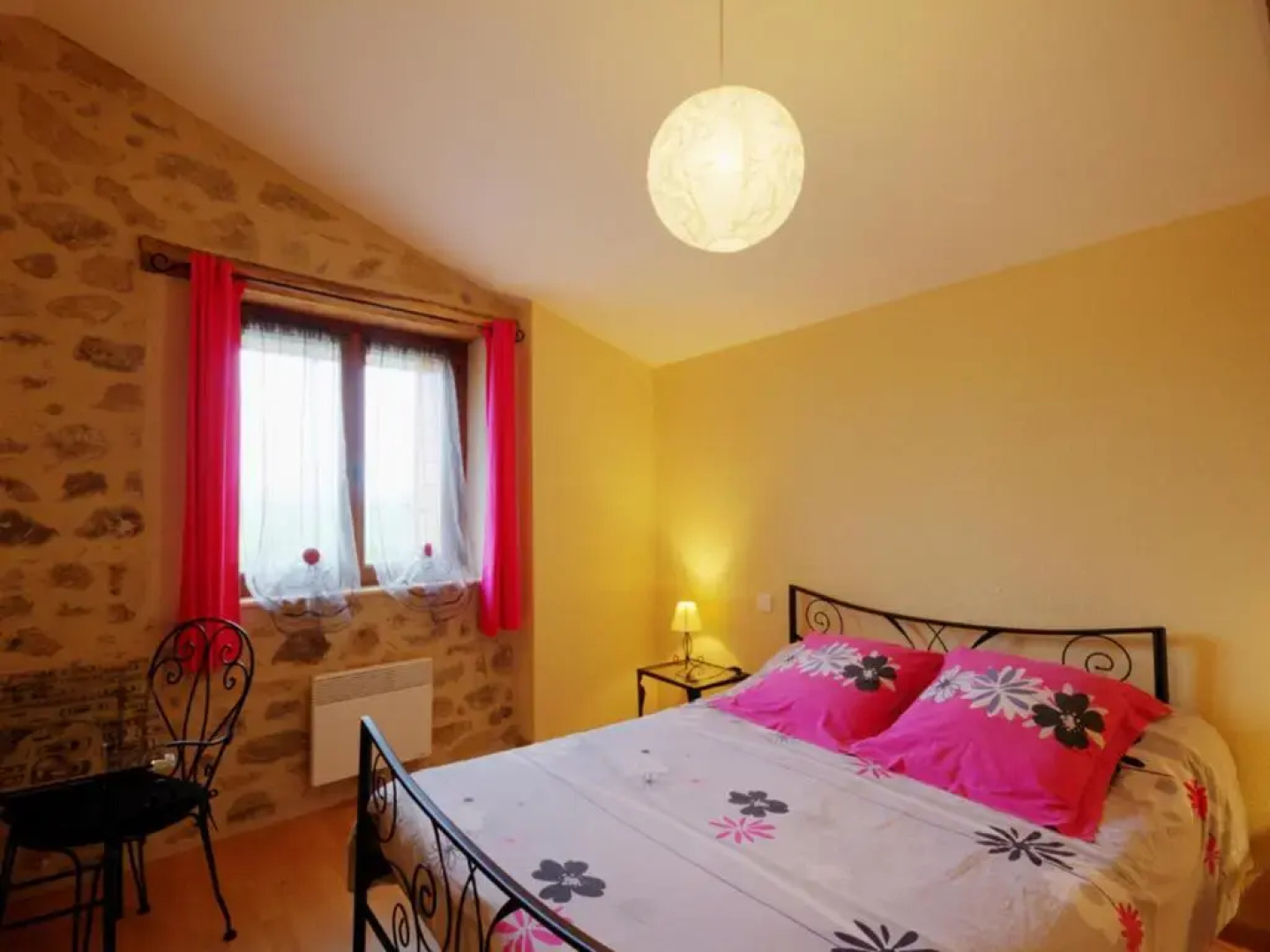 Gîte Saint-Cyr-de-Valorges, 5 pièces, 8 personnes - FR-1-496-17