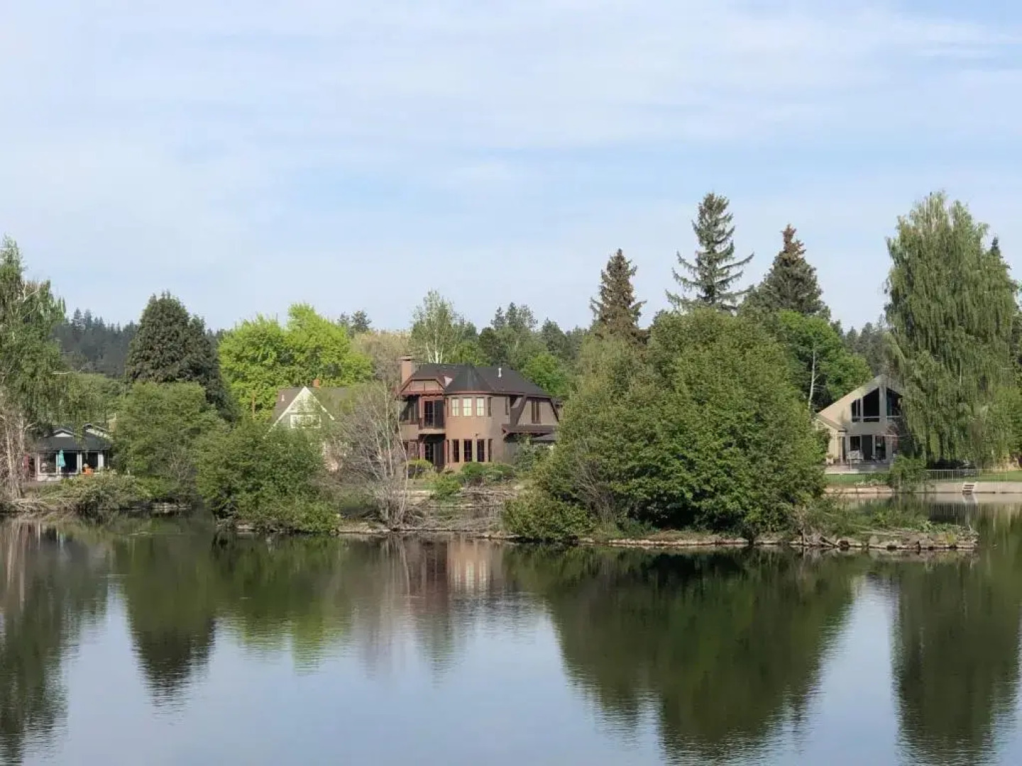 Drake Park 3 Bedroom Home by RedAwning