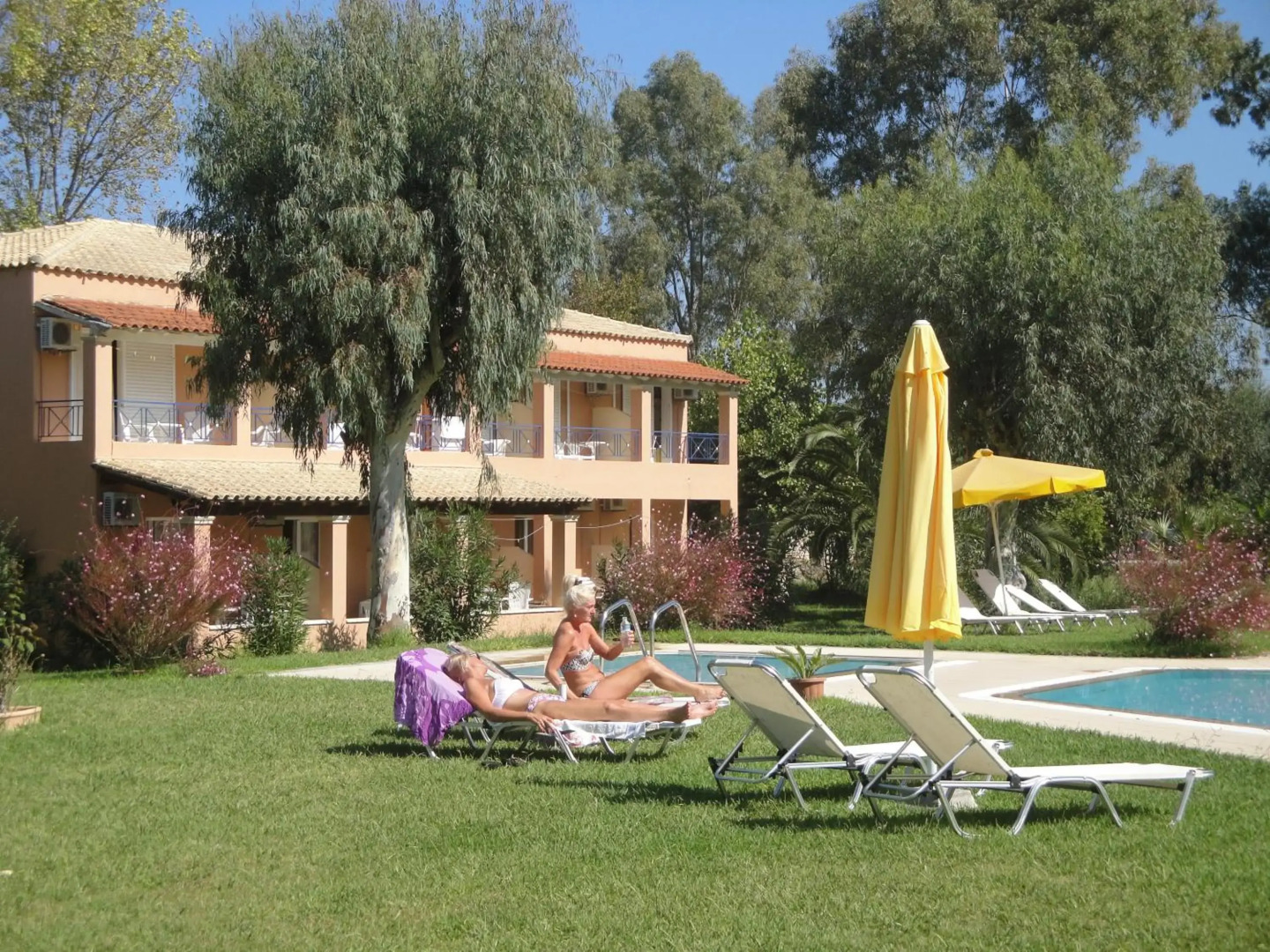 Tellis Holiday Rooms By Hotelius