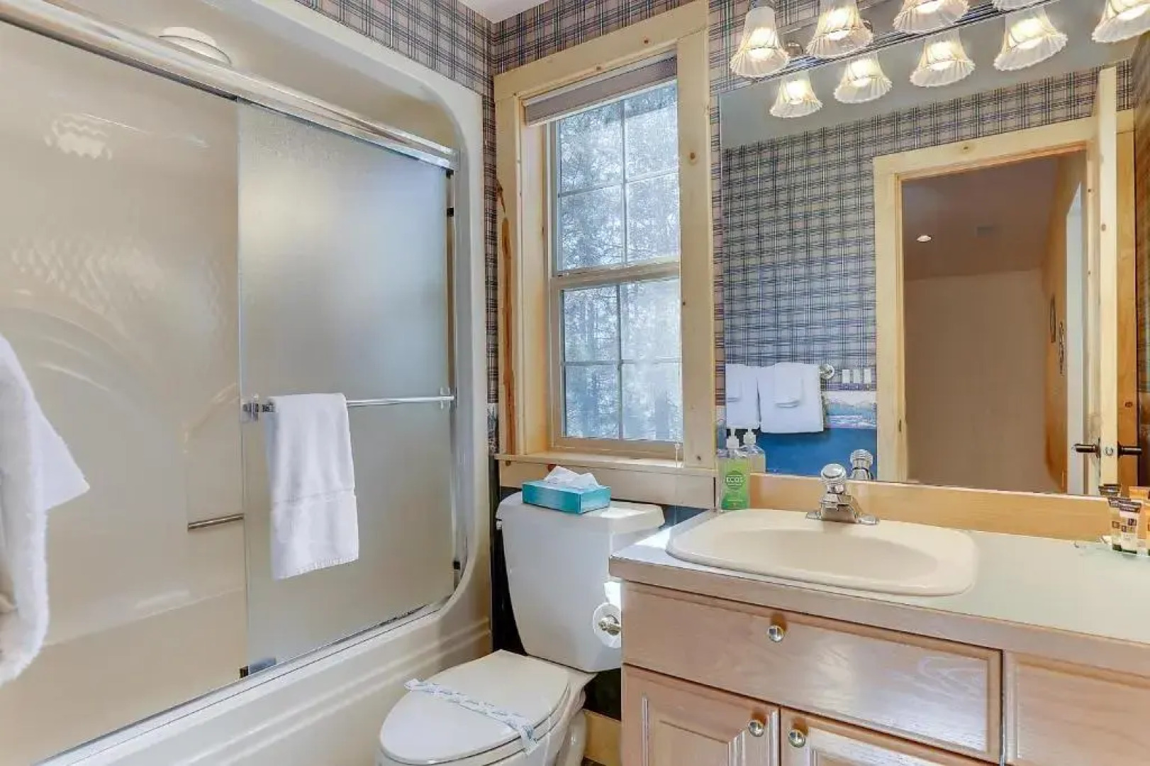 3 Mt. Baker-AC-Hot Tub-4BR/3BA