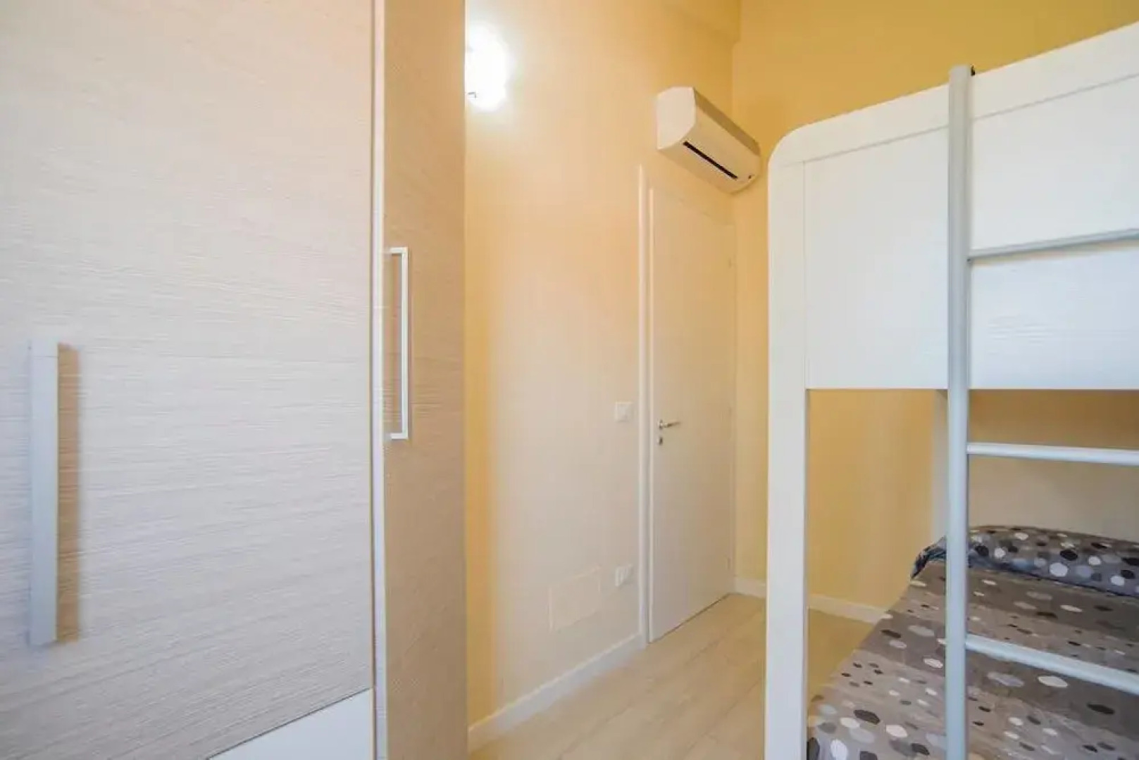 Holiday Nero D'Avola & Caponegro